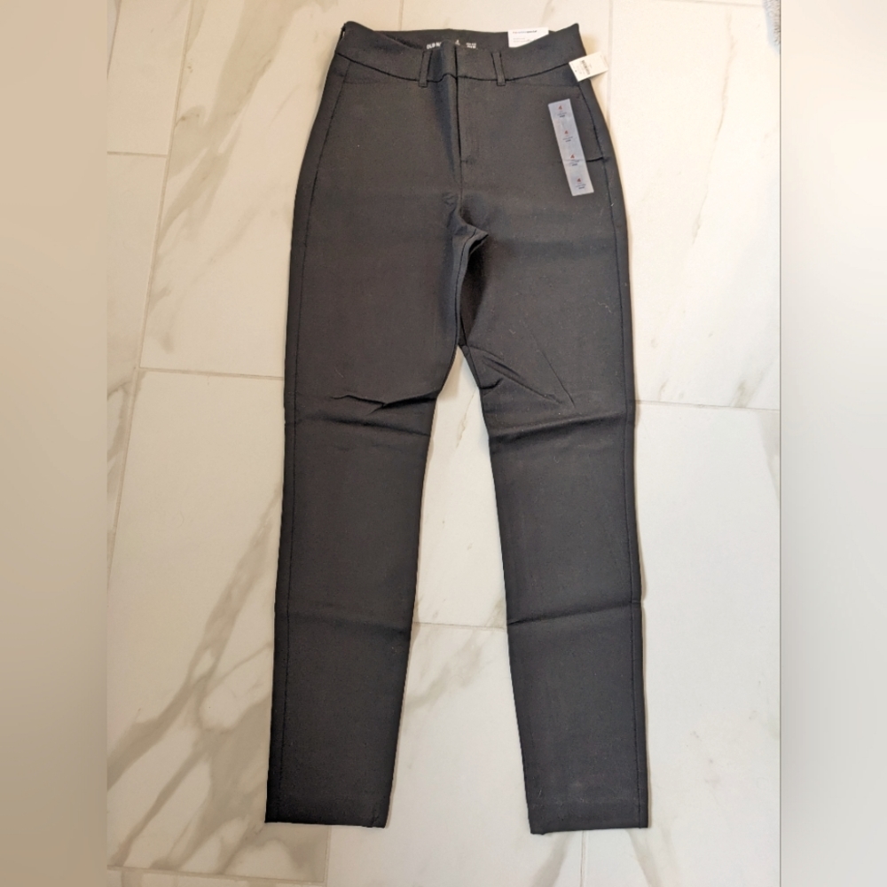 NWT Old Navy (Tall size 4) High Rise Black Pixie Pants